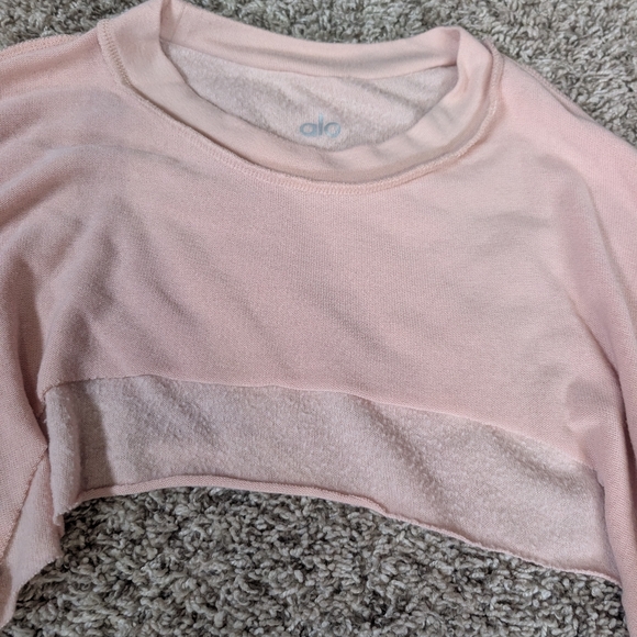 Alo Mega Crop Yoga Top - Picture 9 of 10